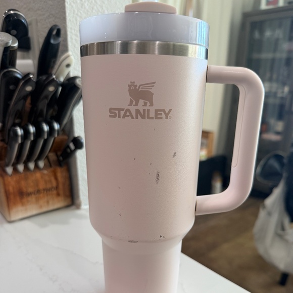STANLEY Quencher H2.0 Tumbler with Handle and Straw 40 oz | Flowstate 3-Position - Picture 2 of 5